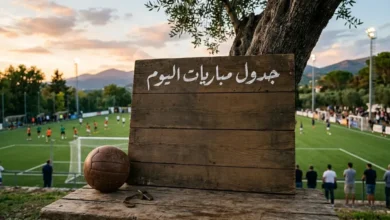 تتواصل الإثارة في ملاعب العالم اليوم الإثنين 21 سبتمبر 2026، حيث يشهد جدول مباريات اليوم عدداً من اللقاءات المهمة في مختلف المسابقات العالمية، أبرزها مواجهة قوية في الدوري الأرجنتيني بين ألدوسيفي وأتلتيكو توكومان، بالإضافة لمباريات ودية دولية منتظرة. ويقدم لكم موقع بوابة العرب جدول مباريات اليوم الإثنين بالمواعيد بتوقيت القاهرة ومكة المكرمة. مواعيد مباريات الدوري الأرجنتيني اليوم تتجه أنظار عشاق الكرة الأرجنتينية اليوم إلى مباراة مهمة في الدوري الأرجنتيني الممتاز: ألدوسيفي X أتلتيكو توكومان – الساعة 10:30 مساءً بتوقيت القاهرة ومكة المكرمة. المباراة تعد من المواجهات المنتظرة في الجولة الحالية من الدوري الأرجنتيني، حيث يسعى الفريقان لتحقيق نتيجة إيجابية وتحسين مركزهما في جدول الترتيب. مواعيد المباريات الودية الدولية اليوم كما يشهد اليوم الإثنين إقامة مباريات ودية دولية مثيرة: كاليدونيا الجديدة X جزر سليمان – الساعة 5:00 مساءً فيجي X فانواتو – الساعة 10:00 مساءً وتأتي هذه المباريات الودية في إطار استعدادات المنتخبات للاستحقاقات القارية القادمة. القنوات الناقلة لمباريات اليوم الإثنين 21 سبتمبر من المتوقع نقل مباراة الدوري الأرجنتيني عبر الشبكات الرياضية الناقلة للدوري الأرجنتيني في الشرق الأوسط، بينما تنقل المباريات الودية عبر المنصات الرسمية للاتحادات. الأسئلة الشائعة حول مباريات اليوم ما هي أهم مباراة اليوم الإثنين 21 سبتمبر؟ أهم مباراة اليوم هي ألدوسيفي ضد أتلتيكو توكومان في الدوري الأرجنتيني الساعة 10:30 مساءً بتوقيت القاهرة. كم عدد مباريات اليوم؟ 3 مباريات اليوم: مباراة في الدوري الأرجنتيني ومباراتين وديتين دوليتين. مباريات اليوم الإثنين 21 سبتمبر