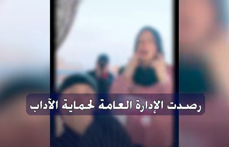 فتاة ووالدتها في المطرية
